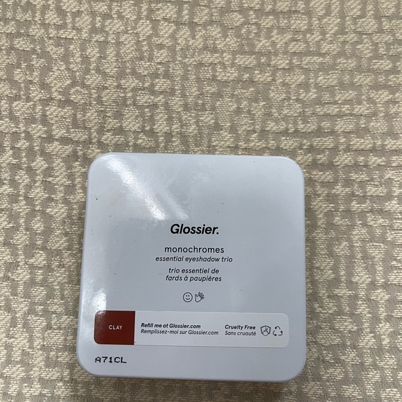 NEVER USED - Glossier Eyeshadow Palette - Picture 3 of 4